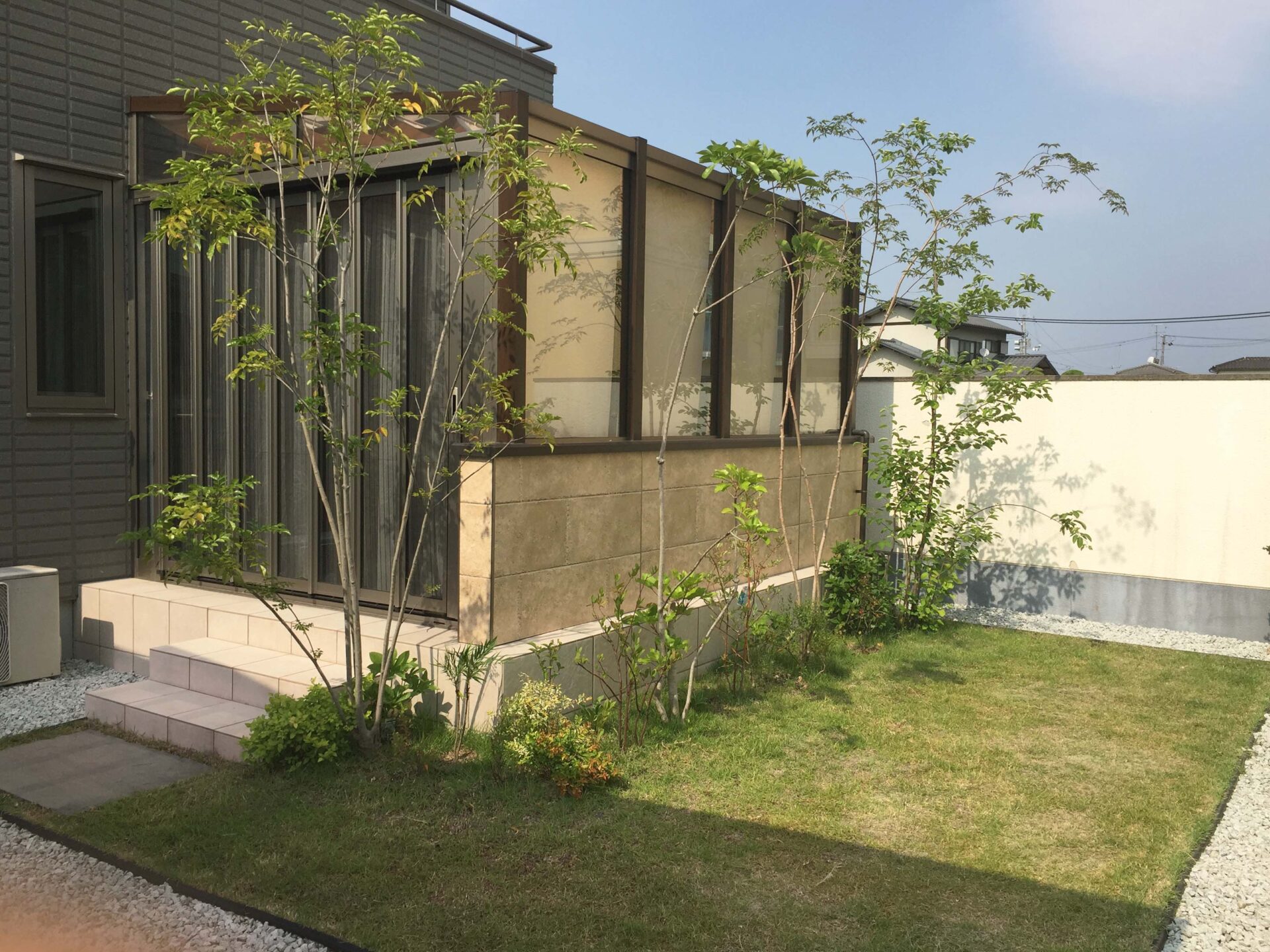 ガーデンテラス スマーレでお住まいとお庭をつなげる快適なアウトドアリビングを 岡山市中区k様 岡山で建材 エクステリアの事なら三井商会へ